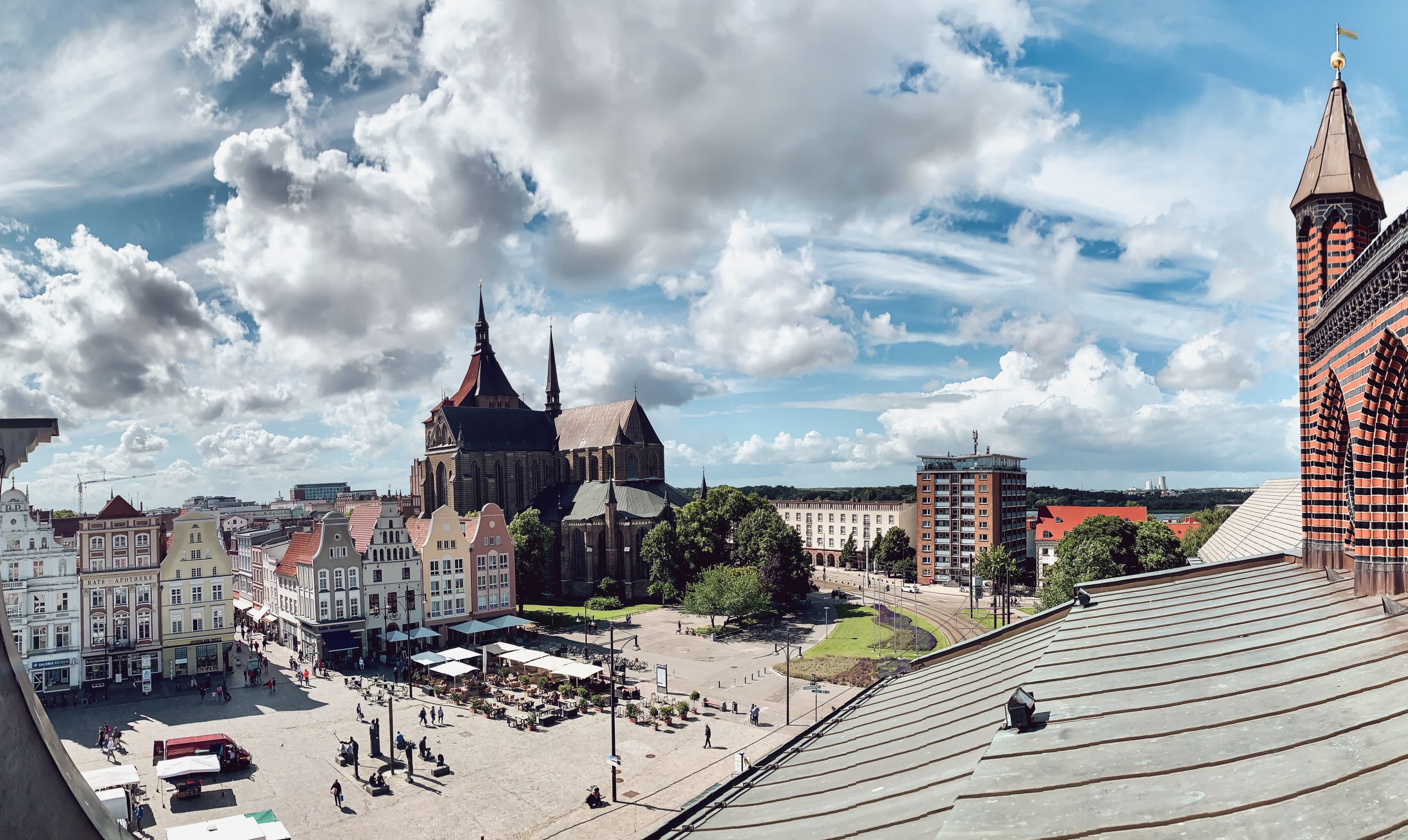 Bild mit Blick auf Neuer Markt und Kirche